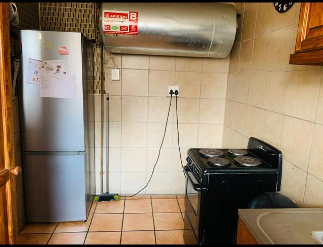 2 BEDROOM FLAT FOR SALE IN VANDERBIJLPARK CE 1